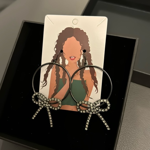 Great Deal Gorgeous Earrings - Picture 1 of 4